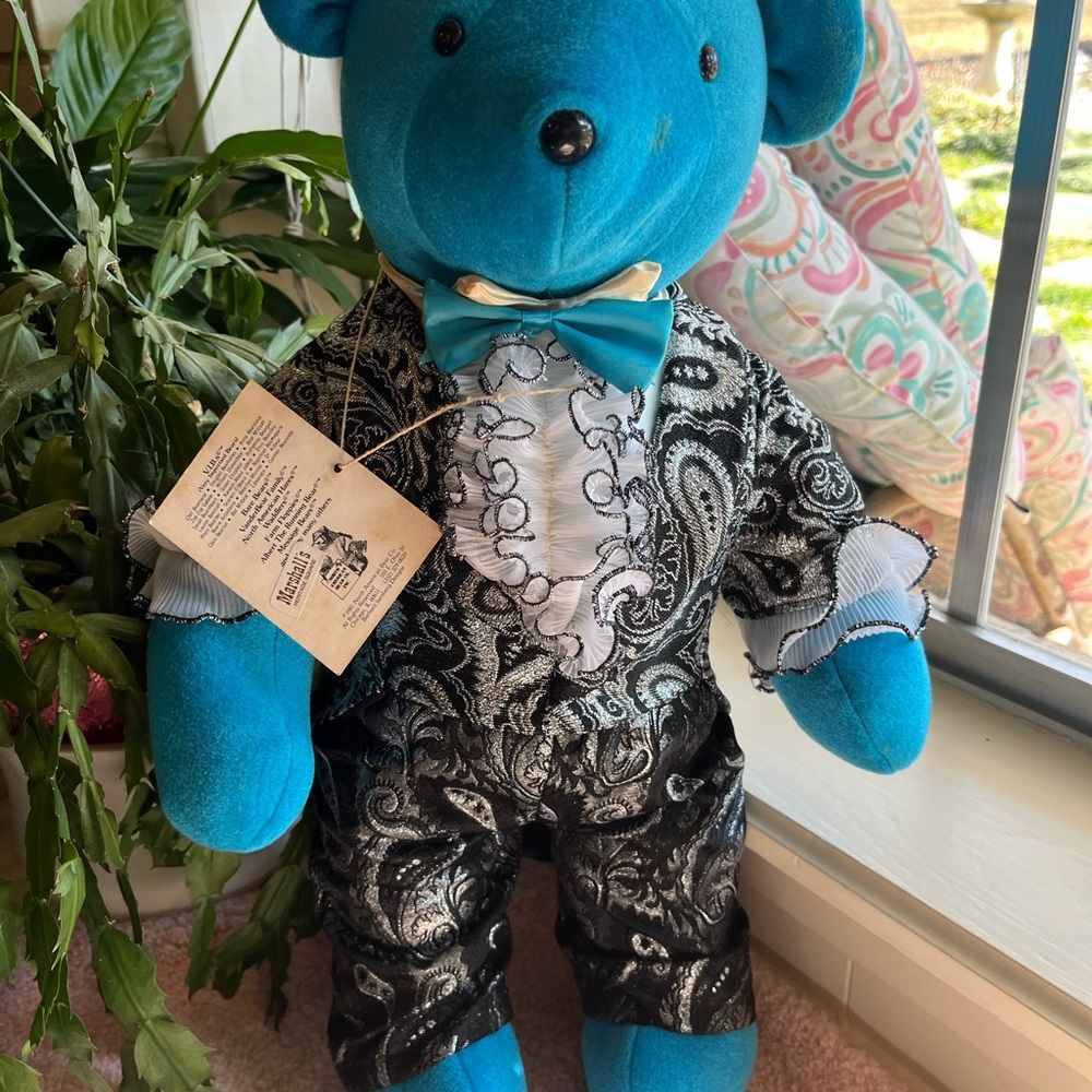 NWT North American Bear Co. collectible “Libearace” teddy bear. Immaculate!